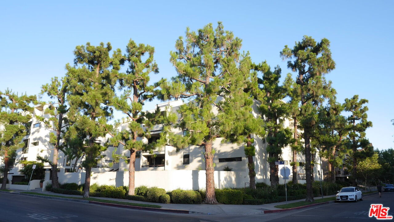 8380 Waring Ave Unit: 308