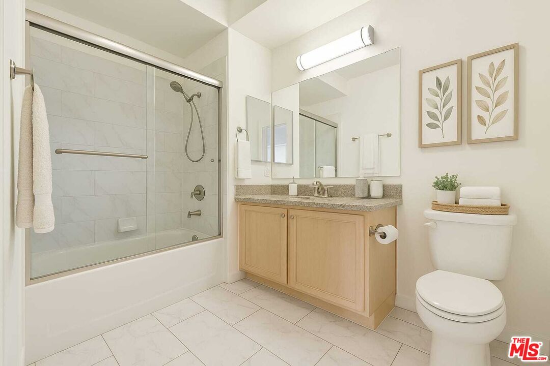 12132 Hart St Unit: 201