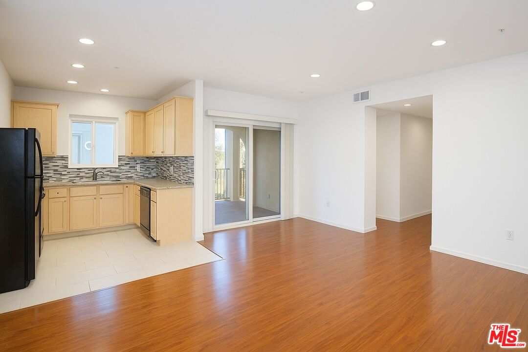 12132 Hart St Unit: 201
