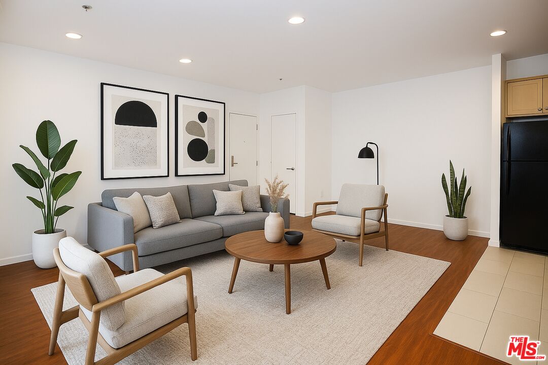 12132 Hart St Unit: 201