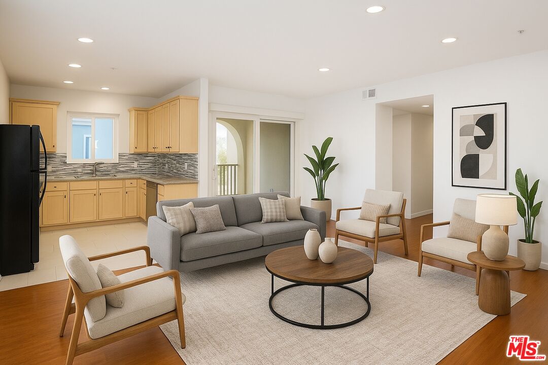 12132 Hart St Unit: 201