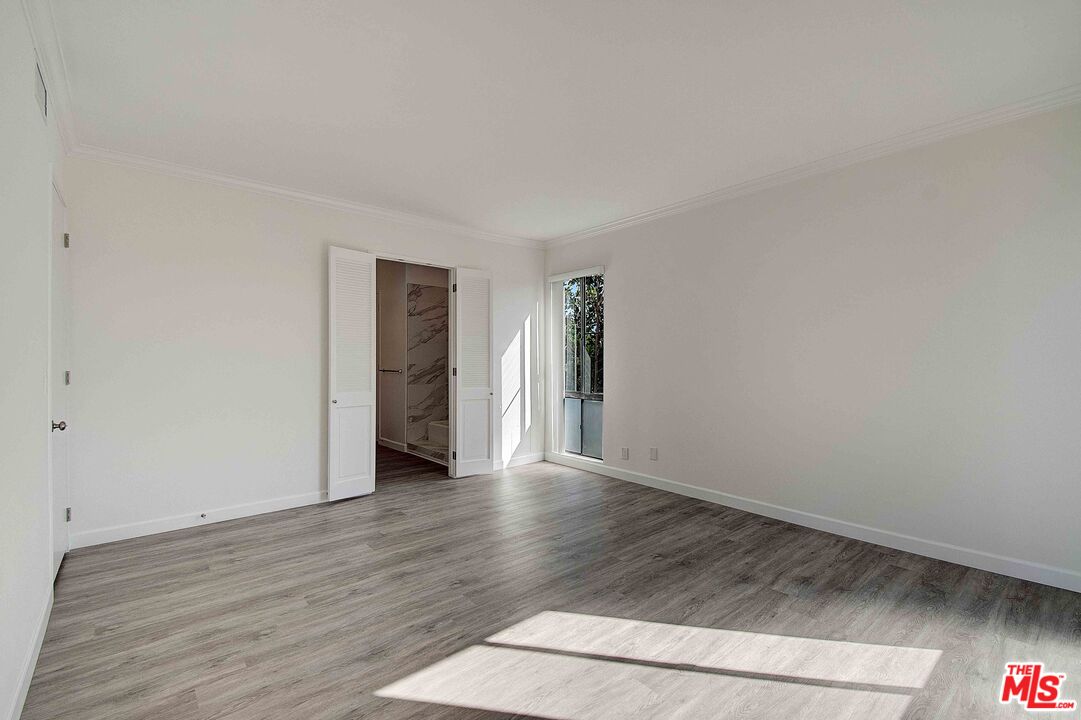 2324 S Beverly Glen Blvd Unit: 201