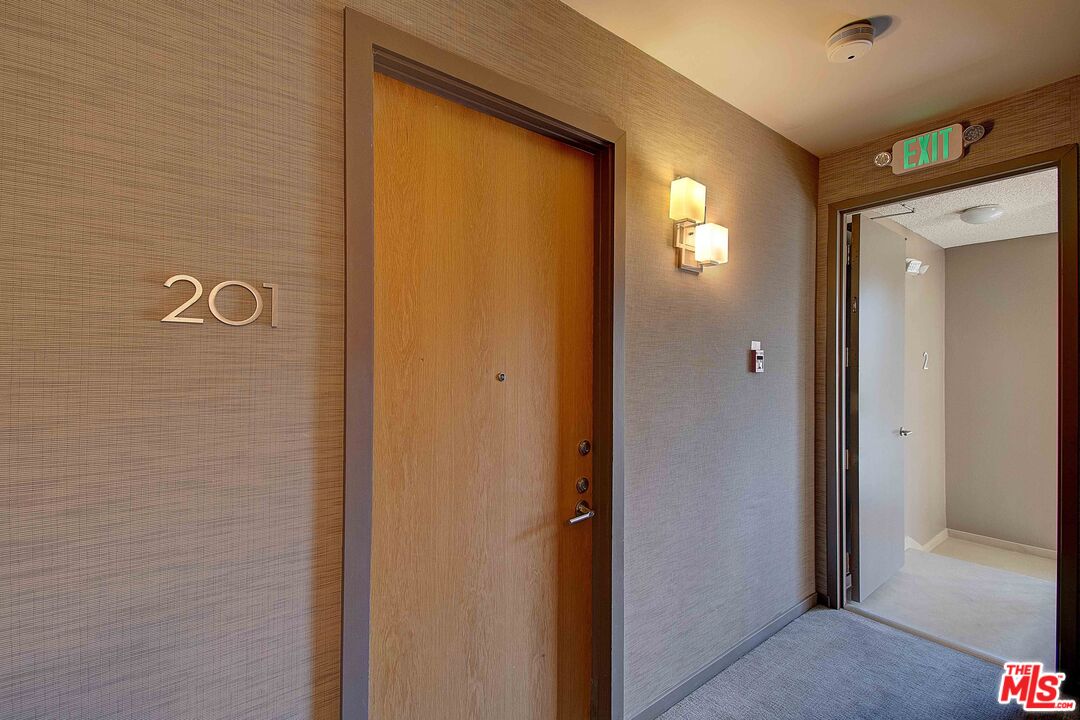 2324 S Beverly Glen Blvd Unit: 201