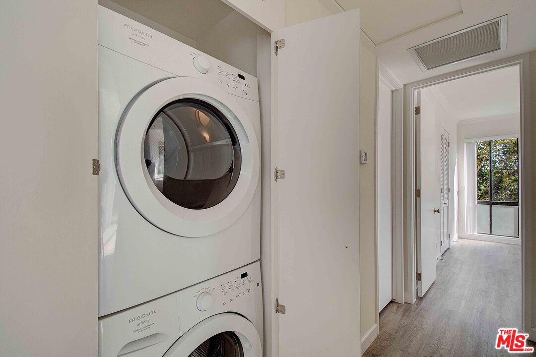 2324 S Beverly Glen Blvd Unit: 201