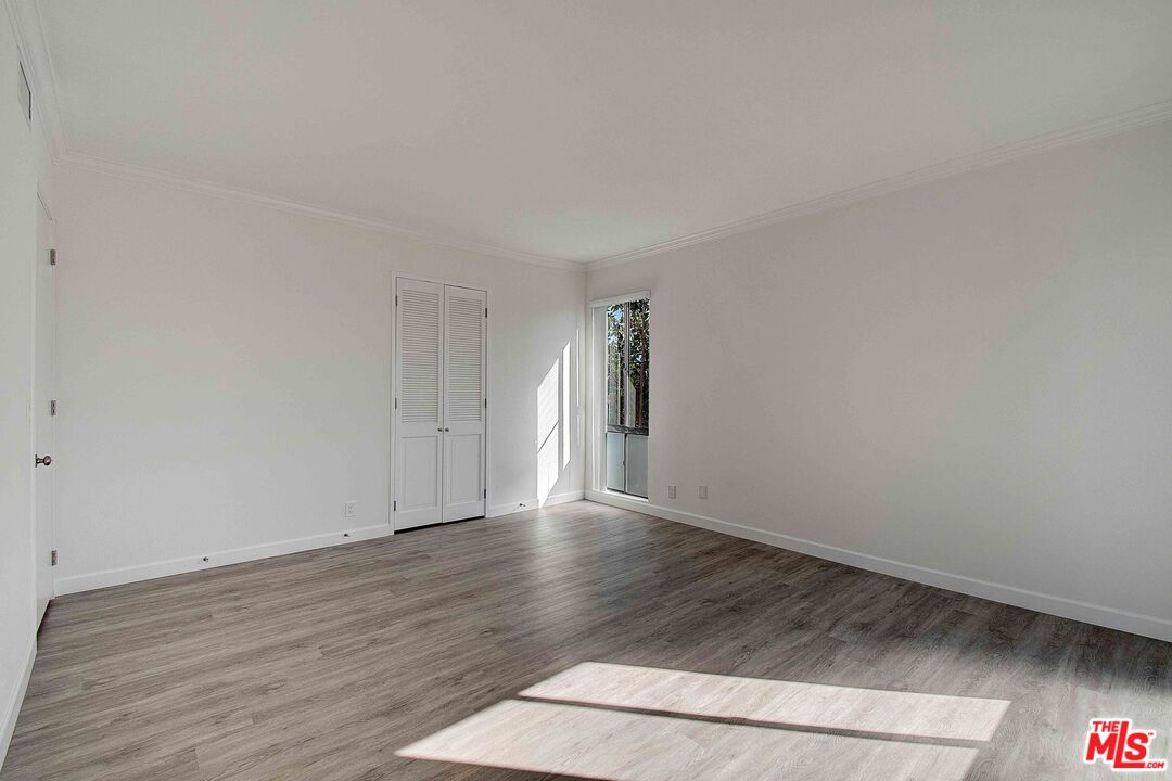 2324 S Beverly Glen Blvd Unit: 201