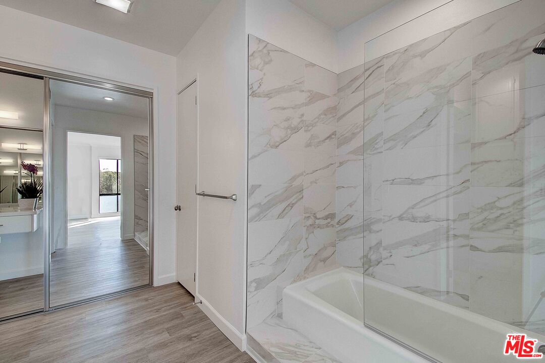 2324 S Beverly Glen Blvd Unit: 201