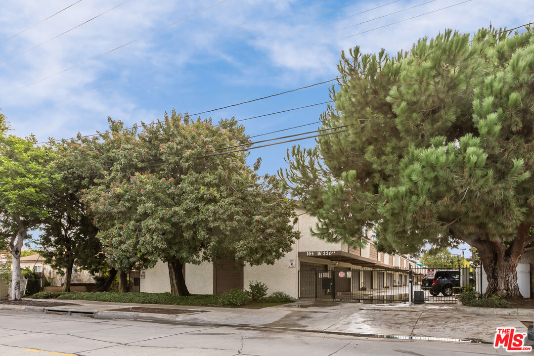 164 W 220th St Unit: 10