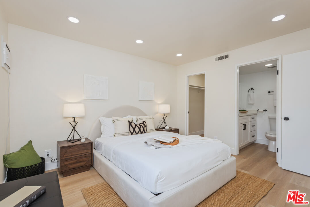 164 W 220th St Unit: 10