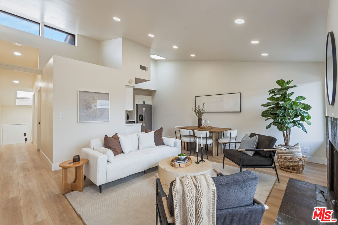 164 W 220th St Unit: 10