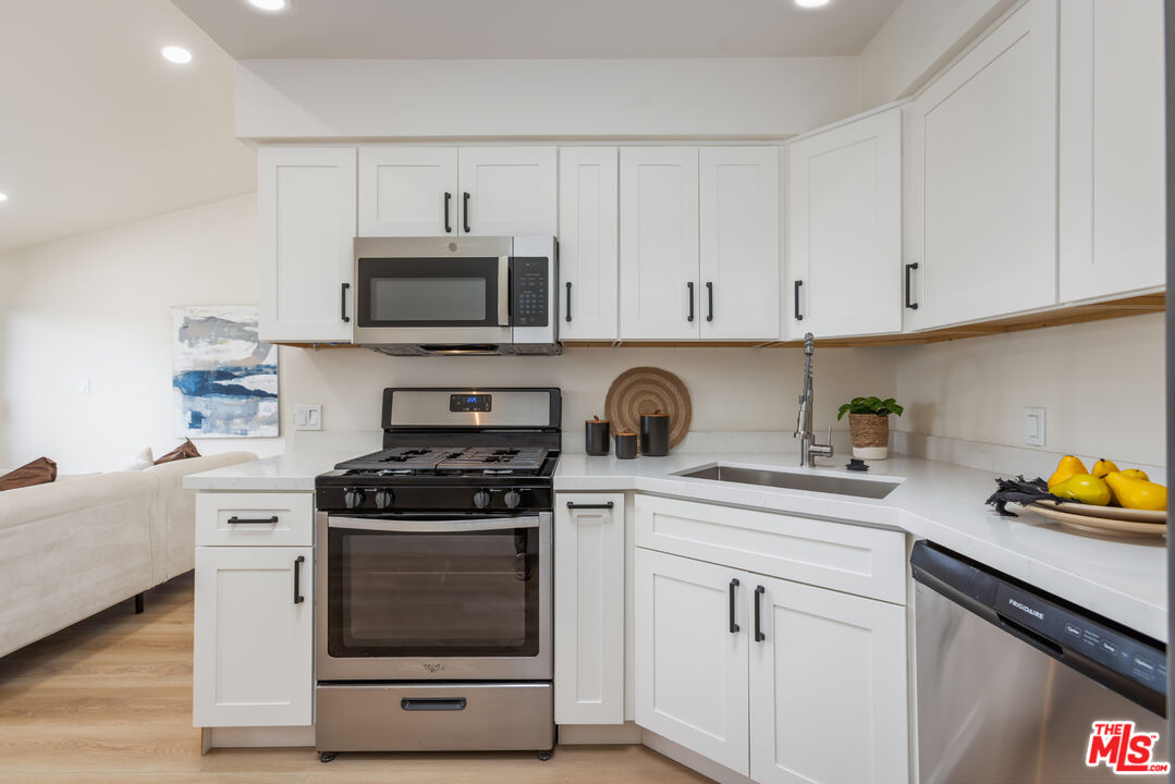 164 W 220th St Unit: 10