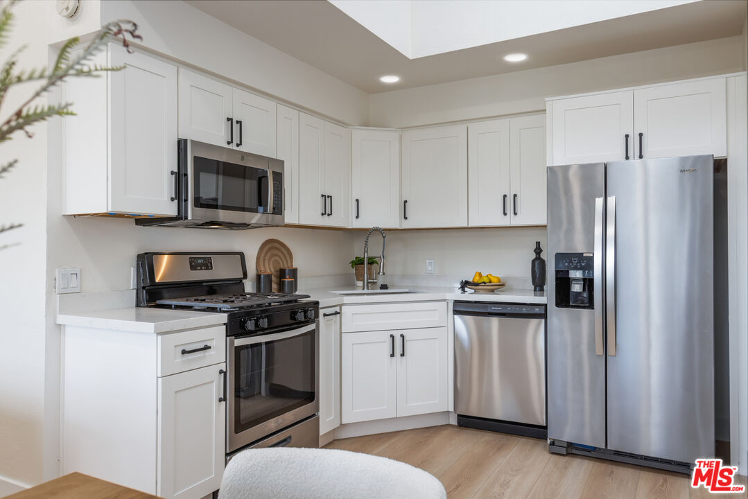 164 W 220th St Unit: 10