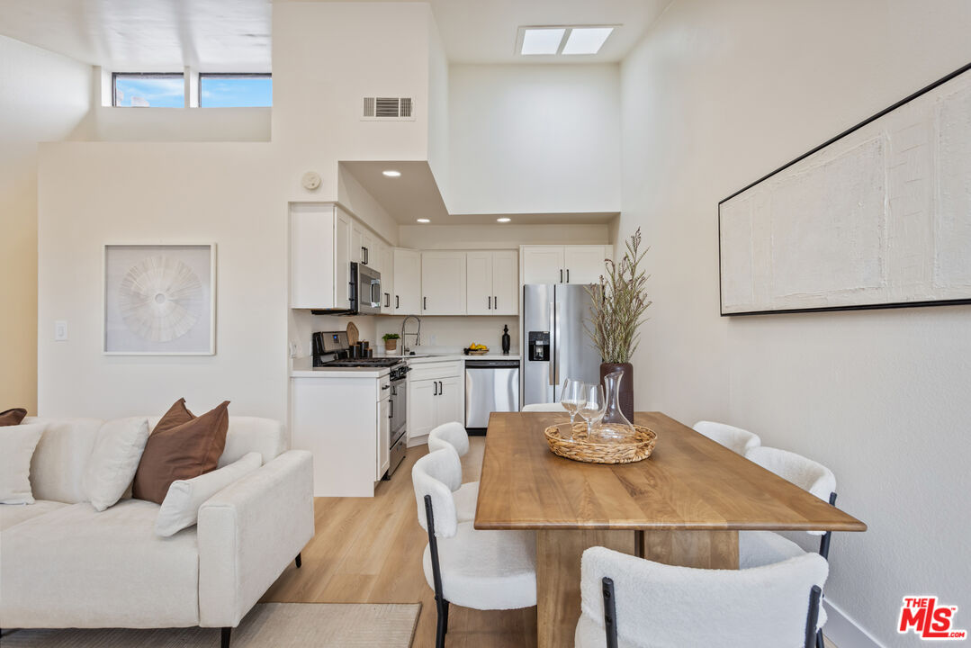 164 W 220th St Unit: 10