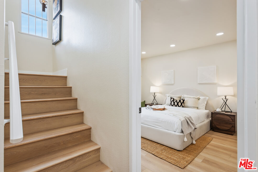 164 W 220th St Unit: 10