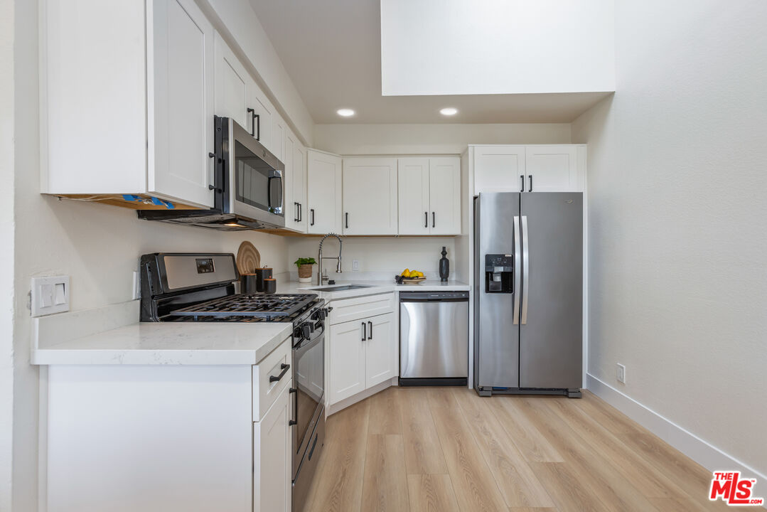 164 W 220th St Unit: 10