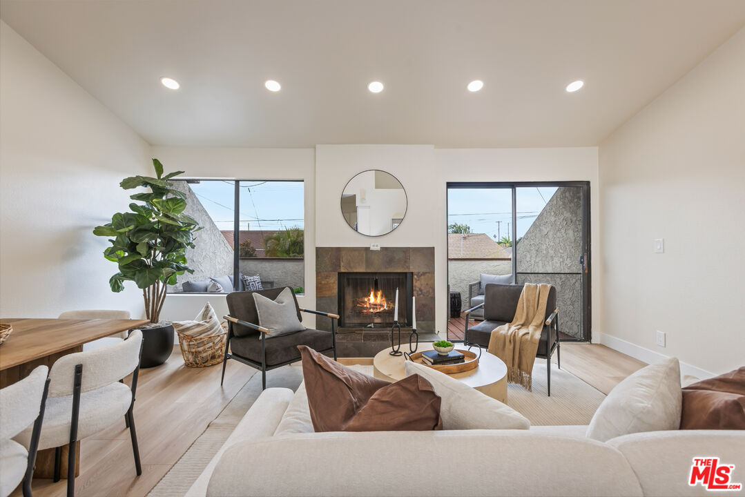 164 W 220th St Unit: 10