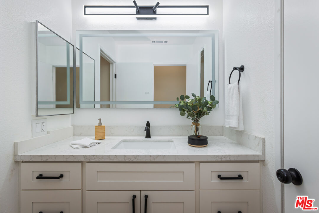 164 W 220th St Unit: 10