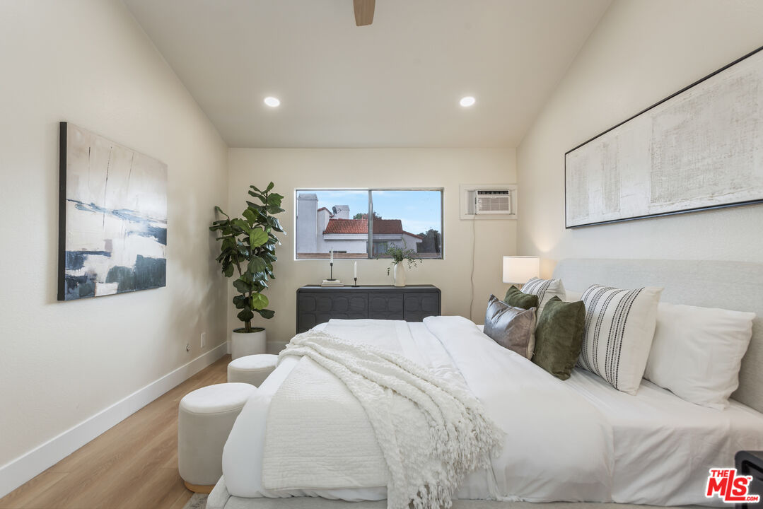 164 W 220th St Unit: 10