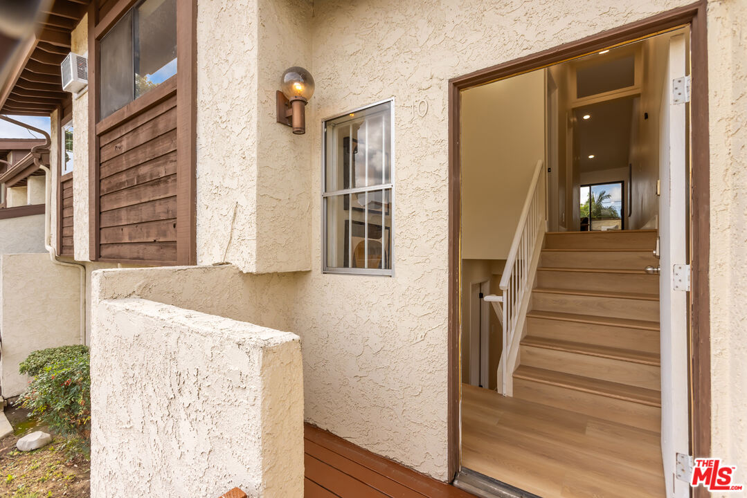 164 W 220th St Unit: 10