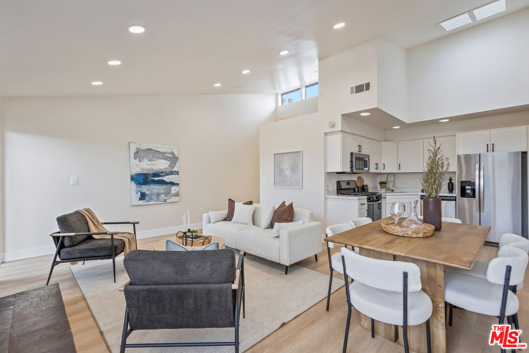 164 W 220th St Unit: 10