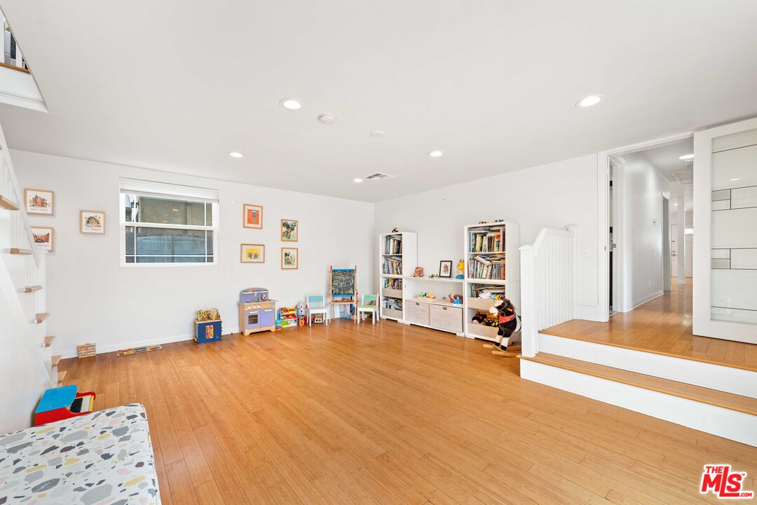 2348 29th St