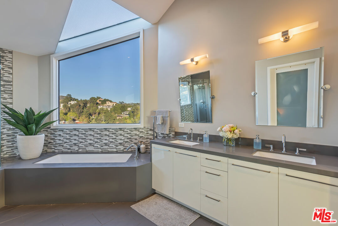 5682 Spreading Oak Dr