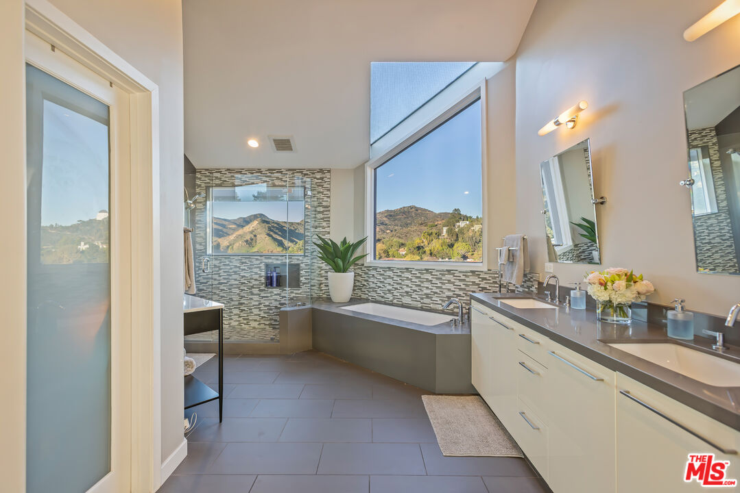 5682 Spreading Oak Dr