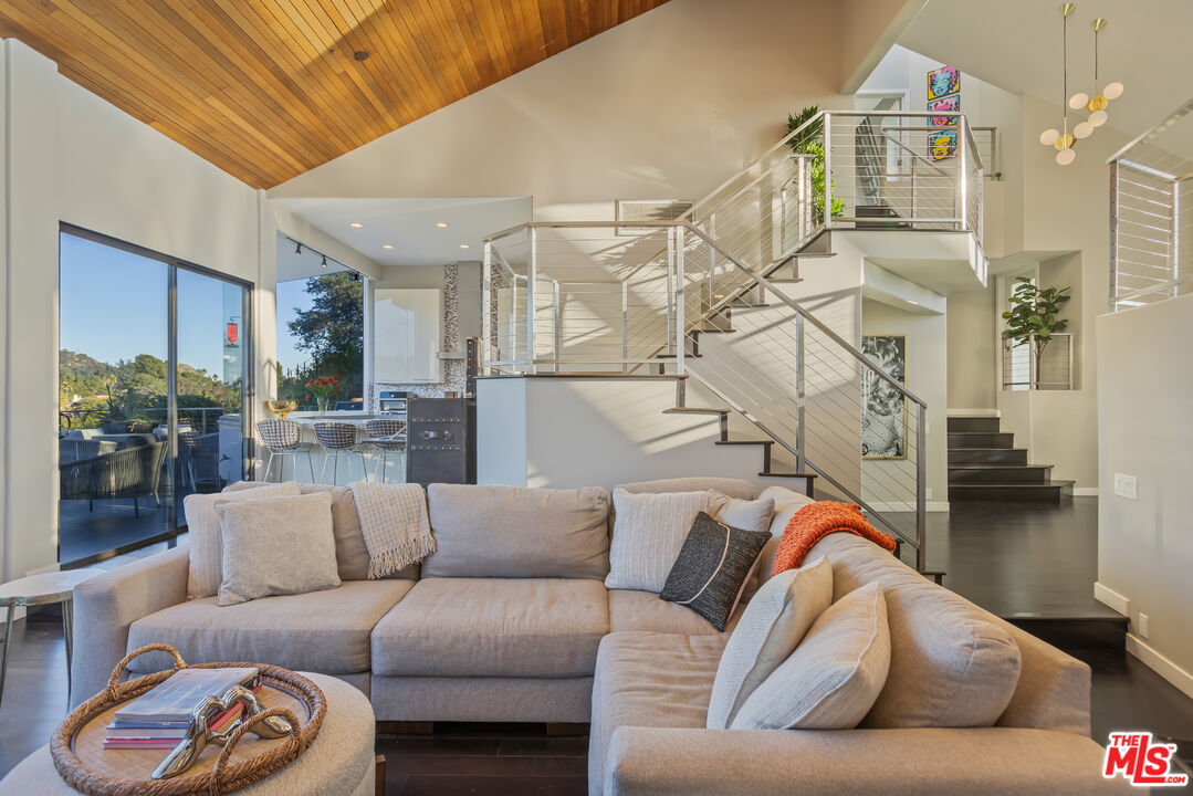 5682 Spreading Oak Dr