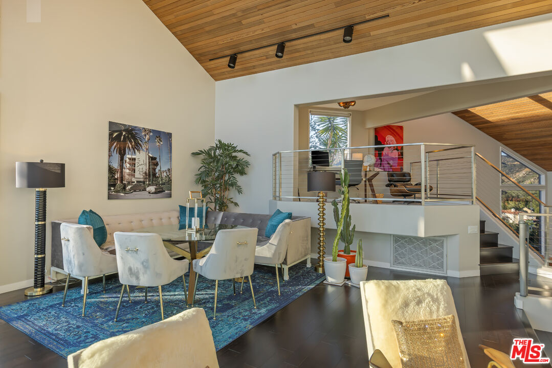 5682 Spreading Oak Dr