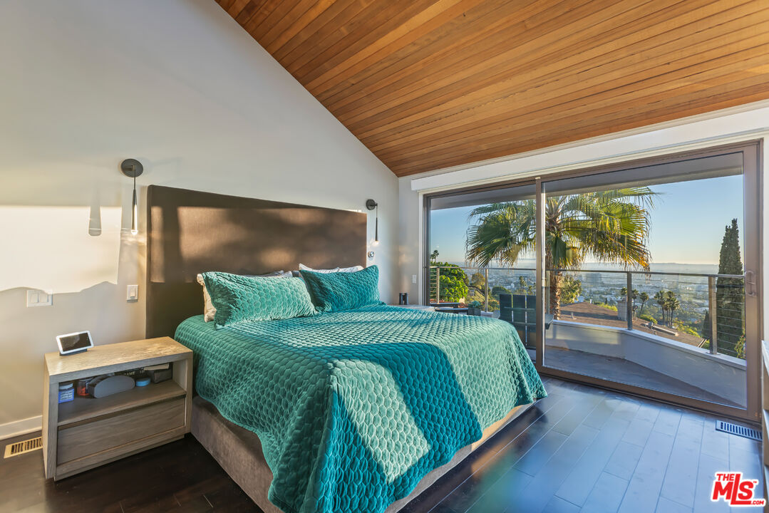 5682 Spreading Oak Dr