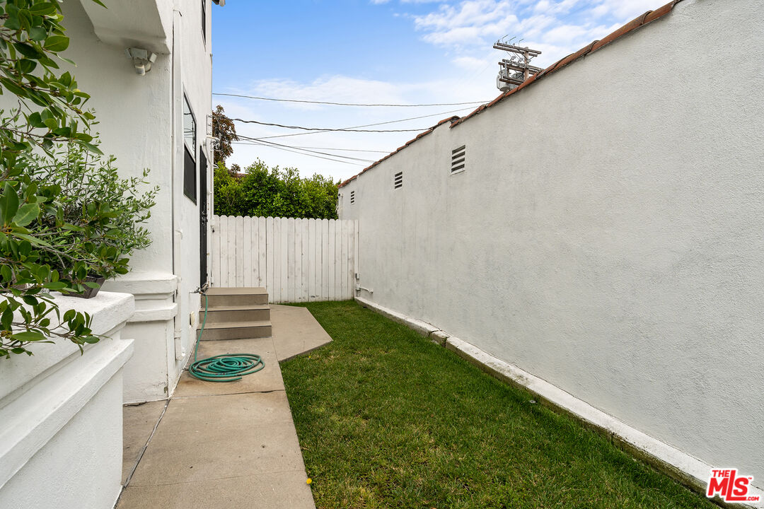 8474 Oakwood Ave