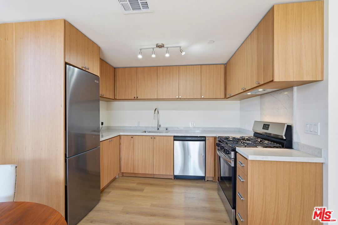 1822 Overland Ave Unit: 101