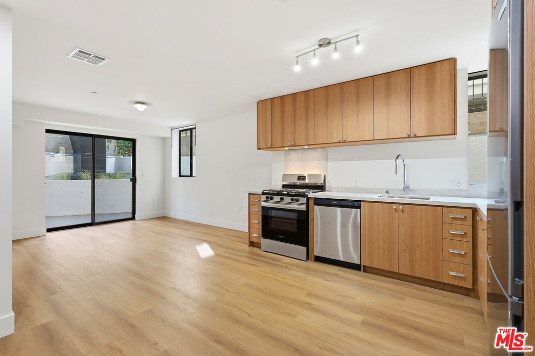 1822 Overland Ave Unit: 103