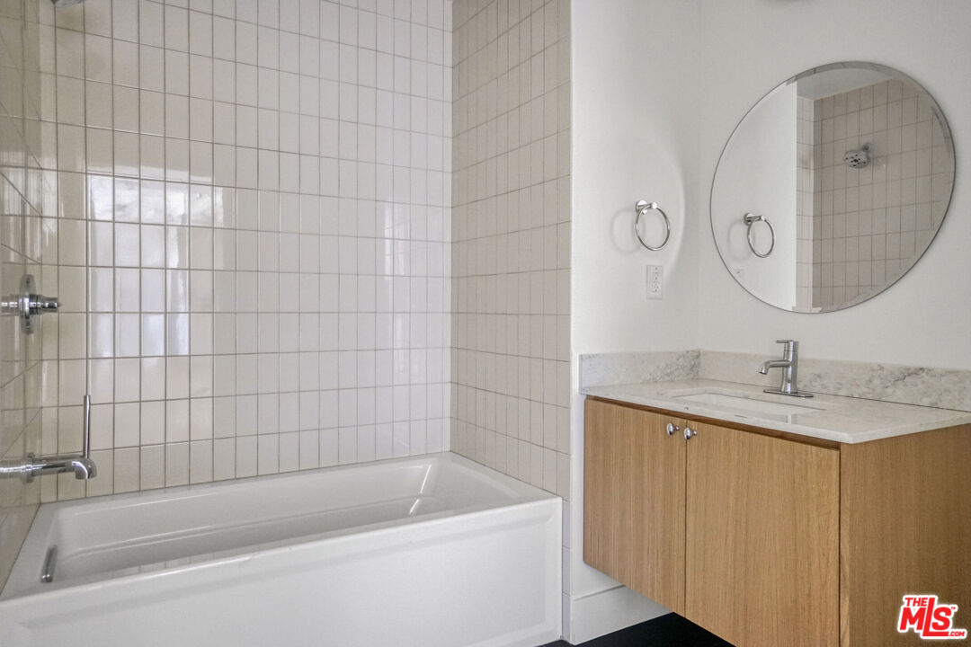 1822 Overland Ave Unit: 202