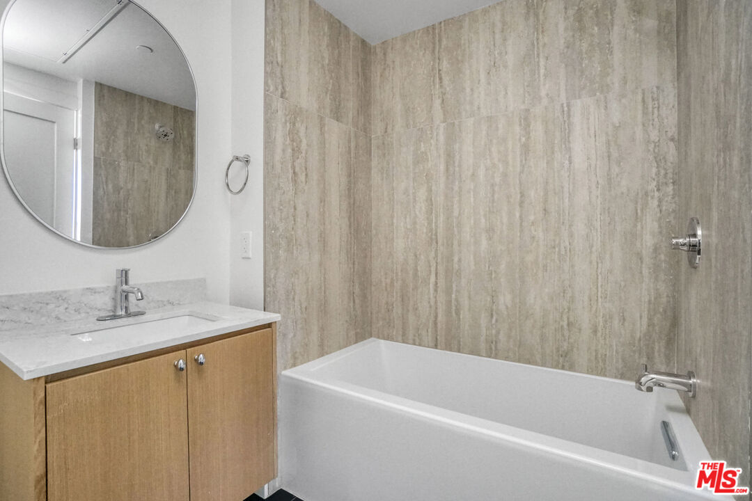 1822 Overland Ave Unit: 202