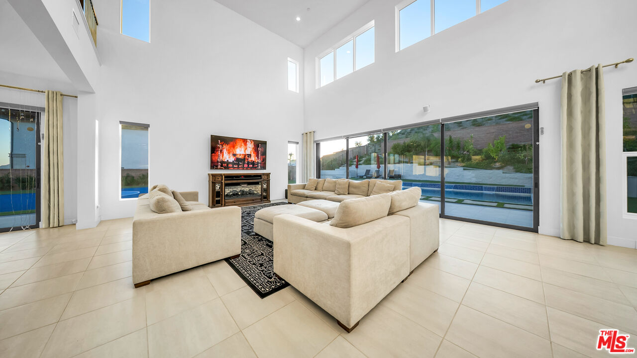 12553 N Ridgeline Rd