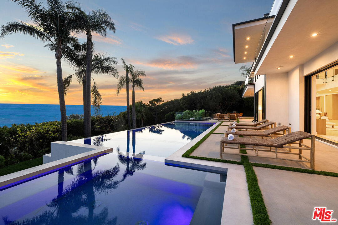 4732 Avenida Del Mar