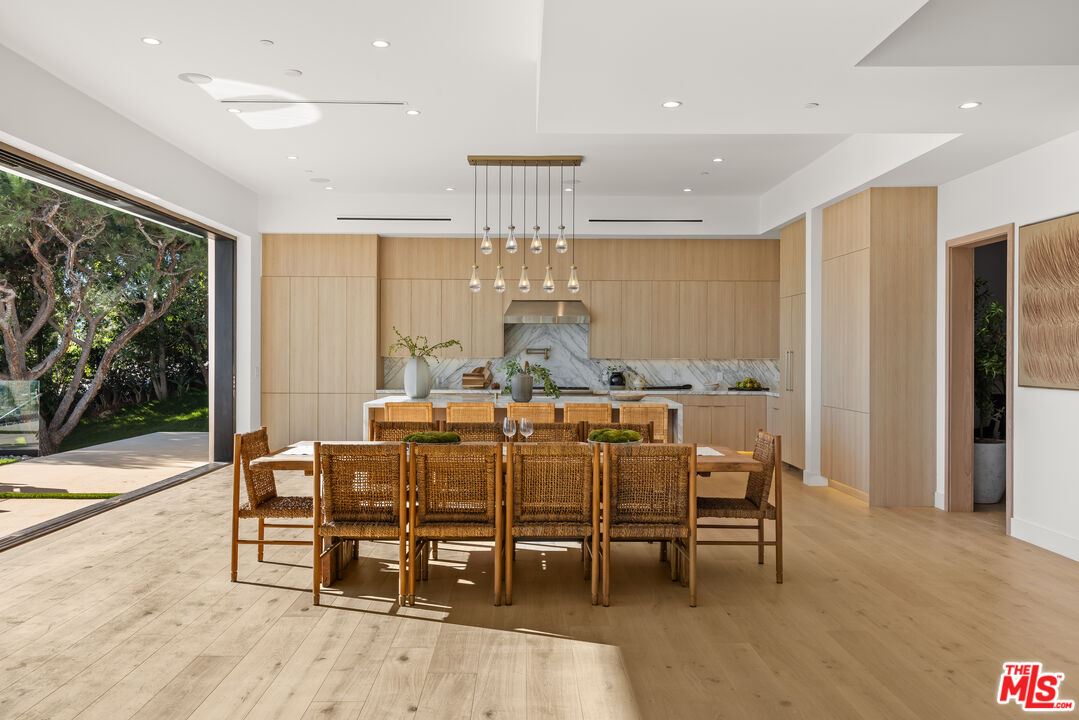 4732 Avenida Del Mar