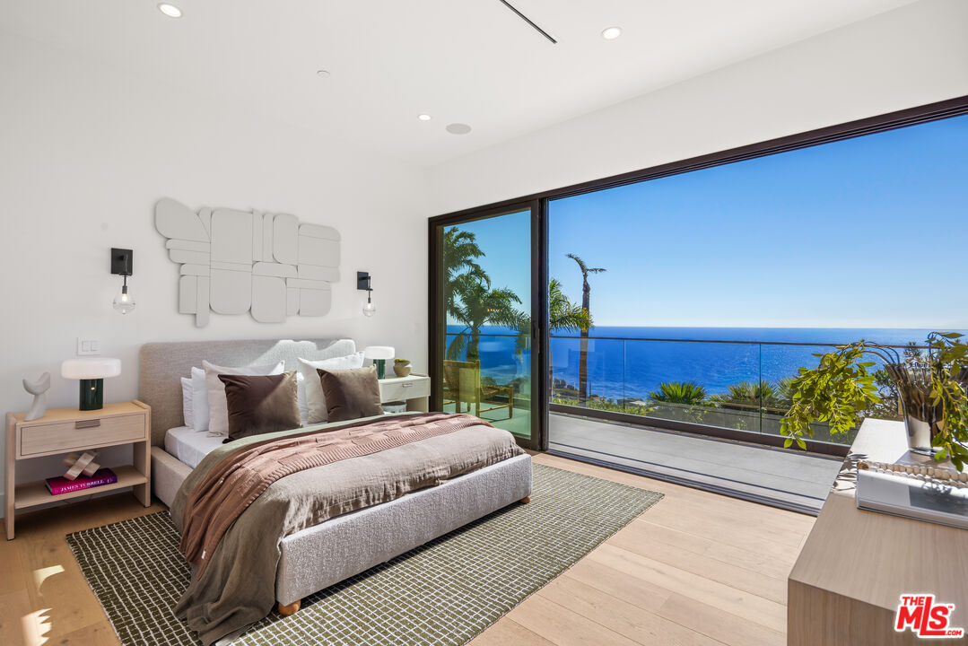 4732 Avenida Del Mar