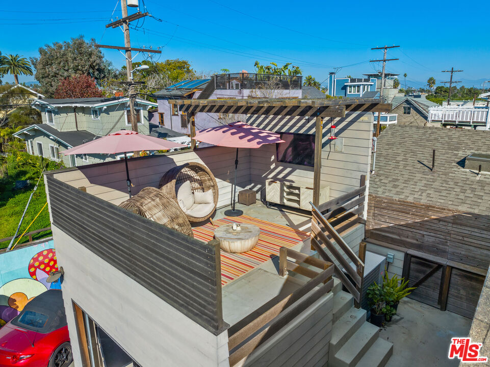 107 Clubhouse Ave