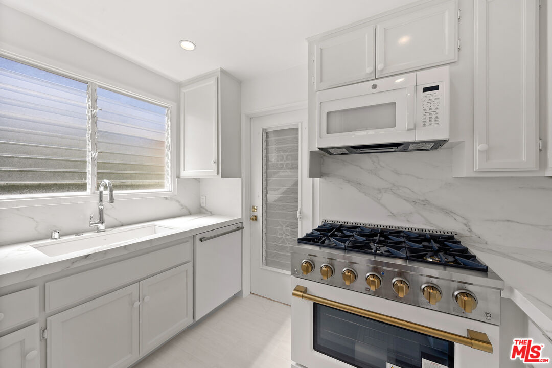 148 S Camden Dr Unit: F