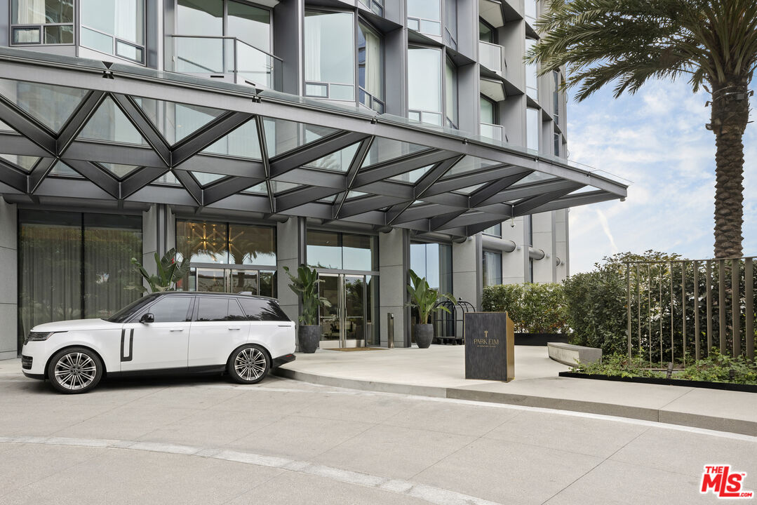 211 W Elm Ct Unit: 9E