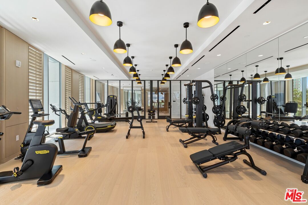 211 W Elm Ct Unit: 9E