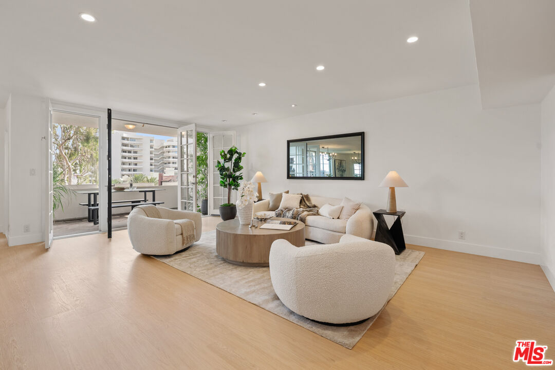 7309 E Franklin Ave Unit: 404