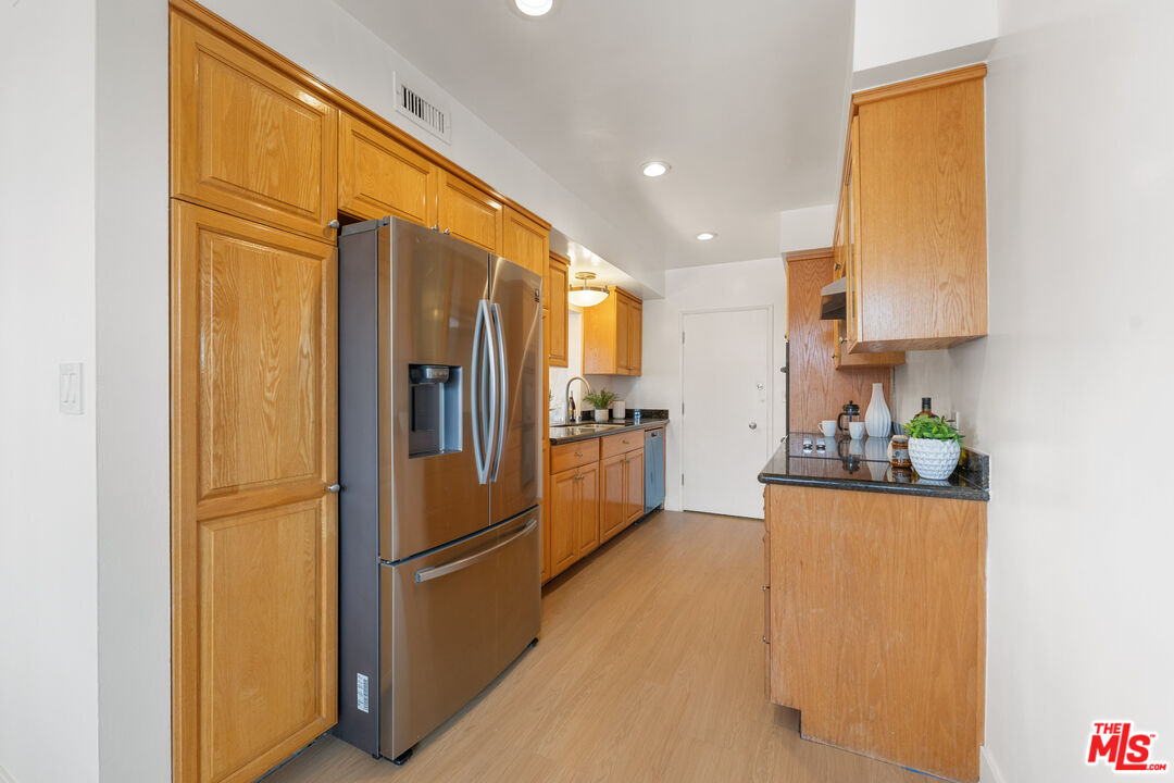 7309 E Franklin Ave Unit: 404