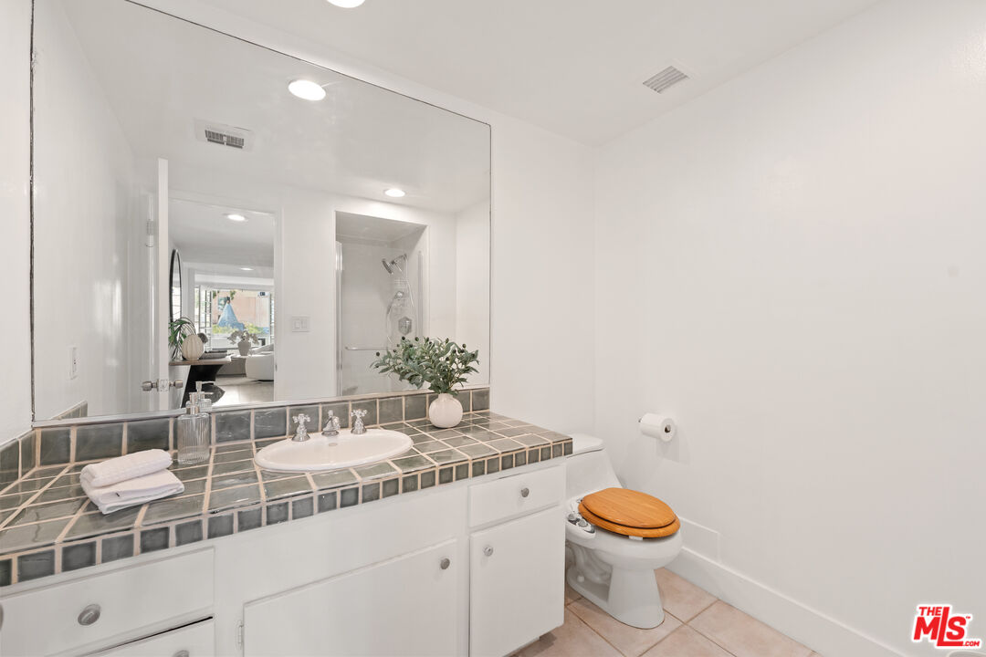 7309 E Franklin Ave Unit: 404