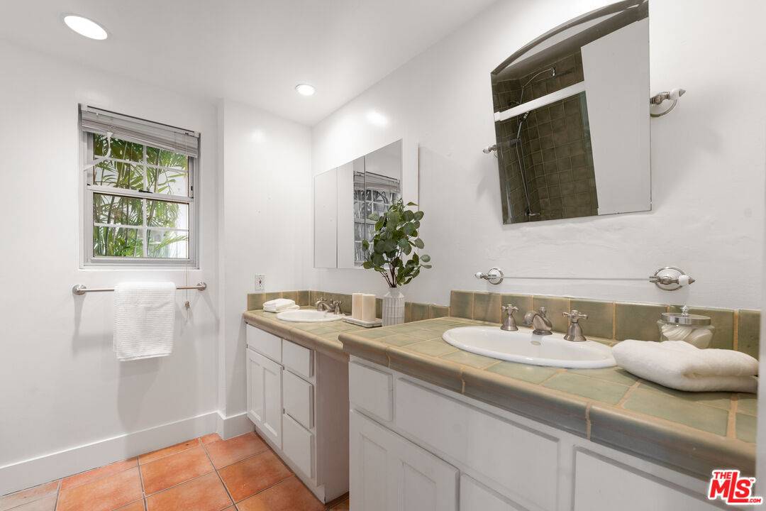 7309 E Franklin Ave Unit: 404