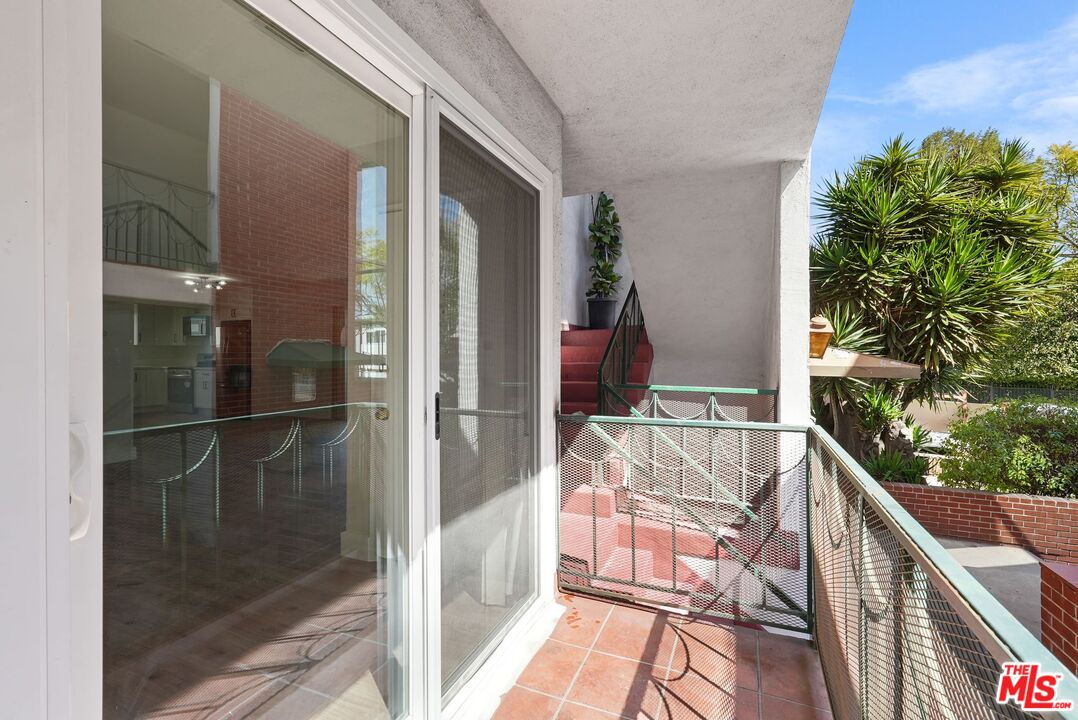 1031 N Laurel Ave Unit: 1