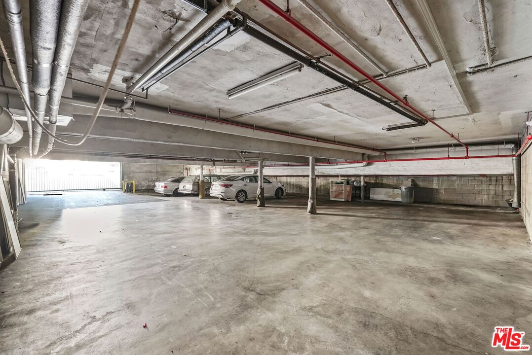 1031 N Laurel Ave Unit: 1