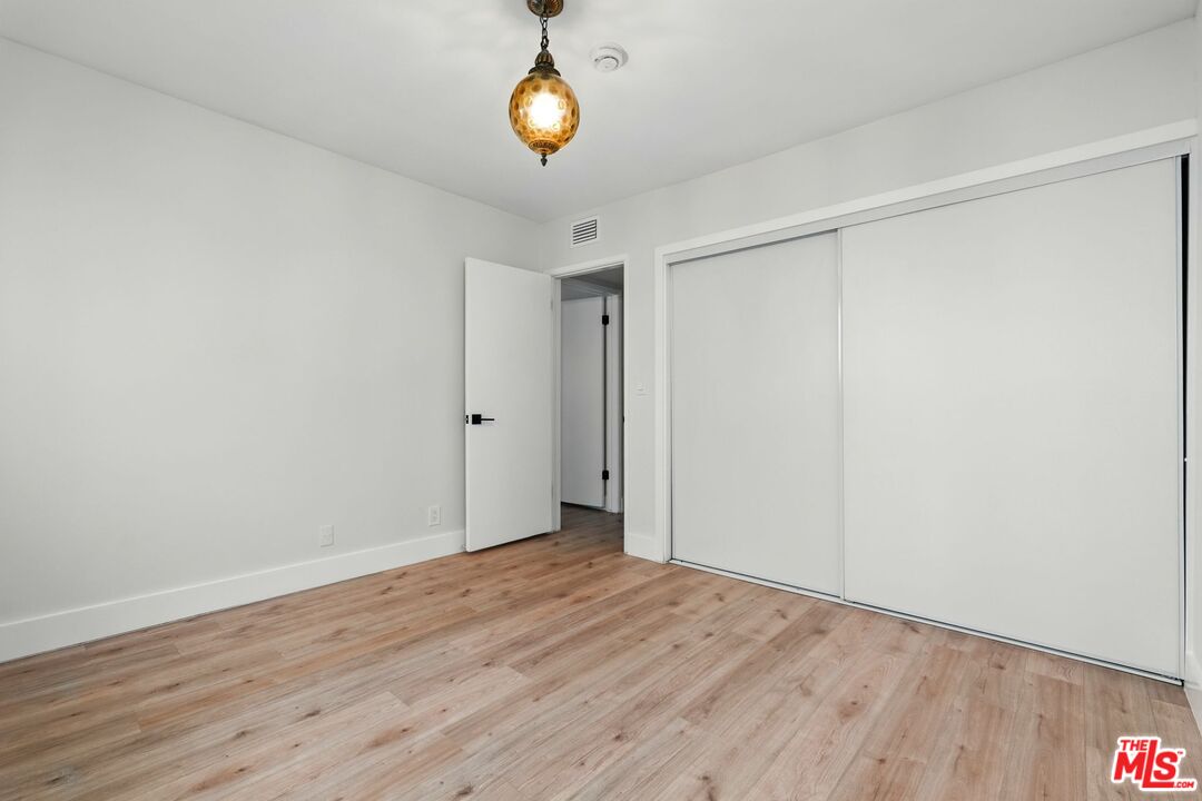 1031 N Laurel Ave Unit: 1