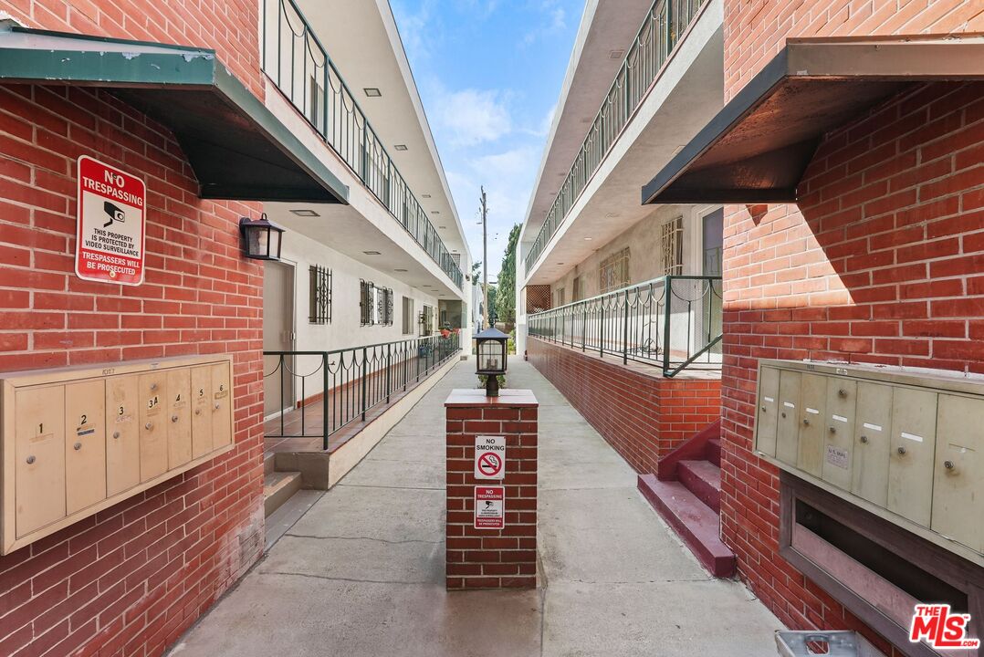 1031 N Laurel Ave Unit: 1
